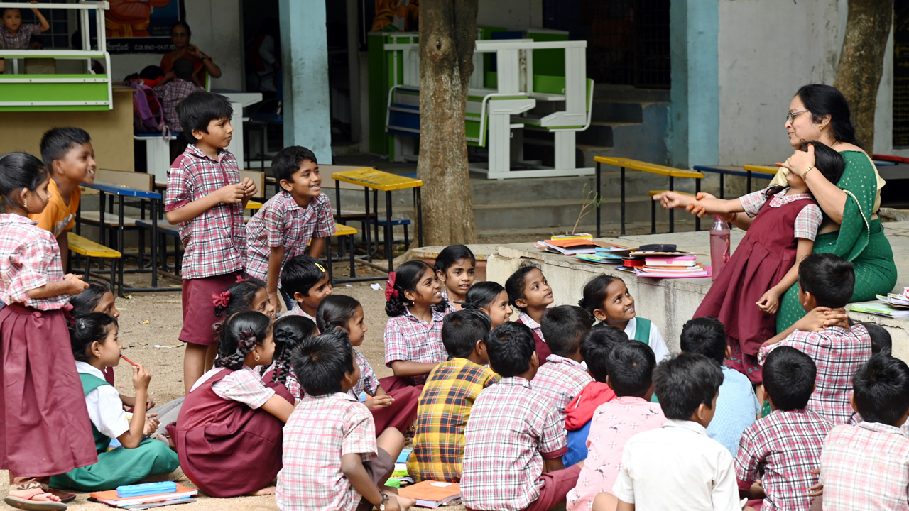 TREIRB |  పేద విద్యార్థులకూ కార్పొరేట్‌ చదువులు.. కాలేజీ టు ఆఫీస్‌కు చేరేలా టెక్నాలజీ కోర్సులు.. దేశానికే ఆదర్శంగా మారిన తెలంగాణ గురుకులాలు