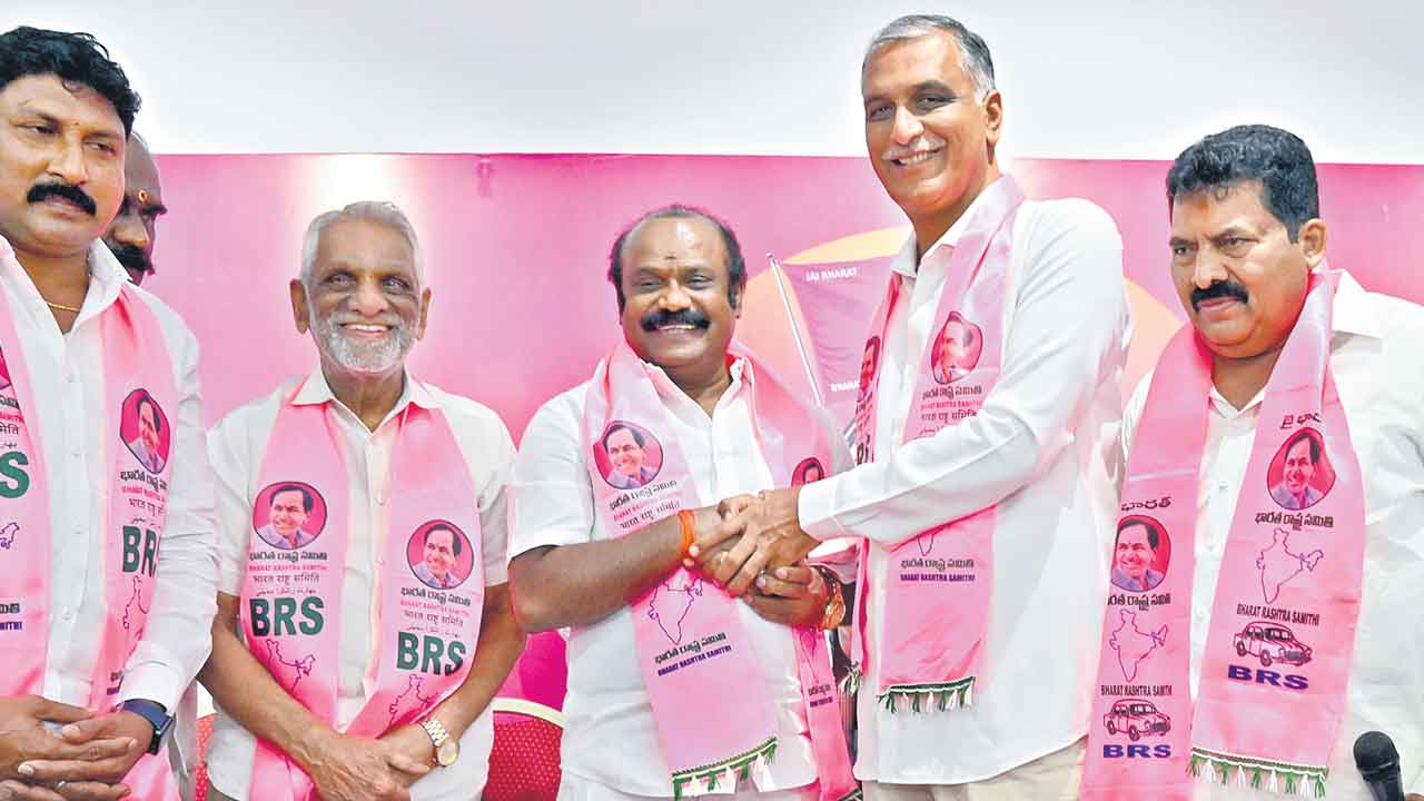 ద్రోహుల ‘చేతు’ల్లో తెలంగాణ పెట్టొద్దు