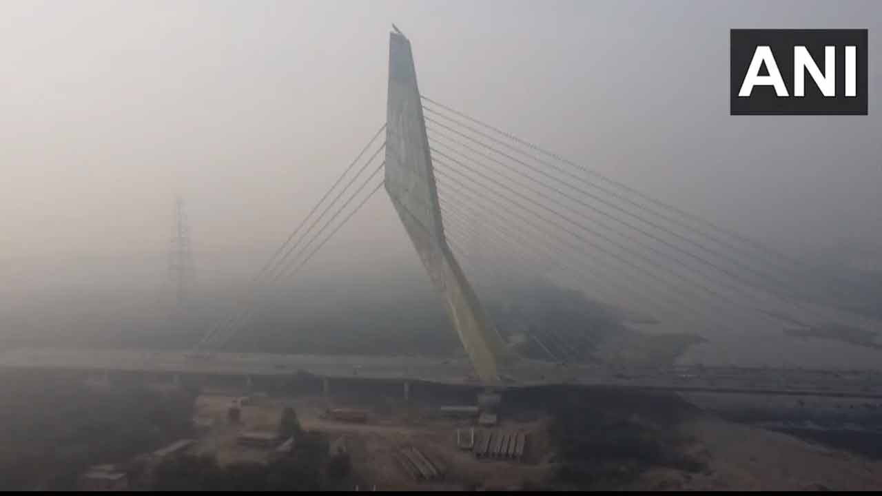 Delhi Pollution: ఢిల్లీని క‌మ్మేసిన కాలుష్యం.. క్షీణించిన వాయు నాణ్య‌త