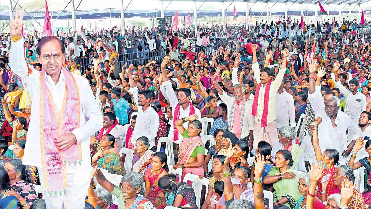 పచ్చబడ్డ తెలంగాణకు గుండుకొట్టాలని చూస్తుండ్రు..!