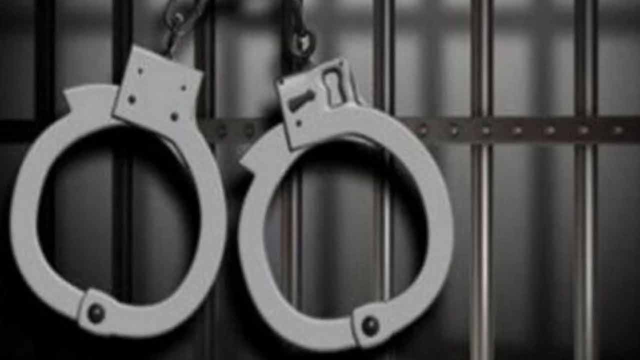 Mumbai: బ్యాంకు ఉద్యోగికి 35 ల‌క్ష‌ల టోక‌రా.. న‌కిలీ ఐపీఎస్ ఆఫీస‌ర్లు అరెస్టు