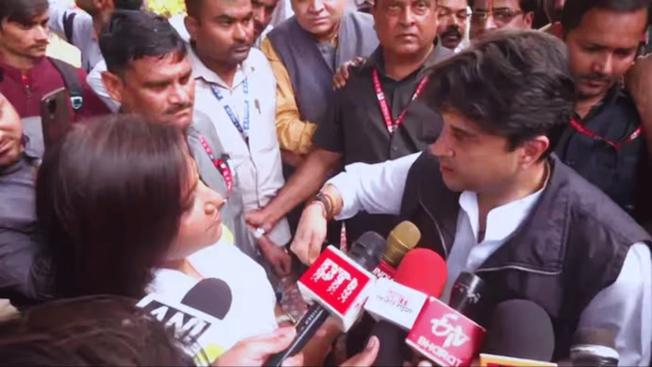 Jyotiraditya Scindia | పొడ‌వైన నేత‌లు యూపీలో ఒక సీటుకే ప‌రిమితం : ప్రియాంక వ్యాఖ్య‌ల‌కు సింధియా కౌంట‌ర్‌