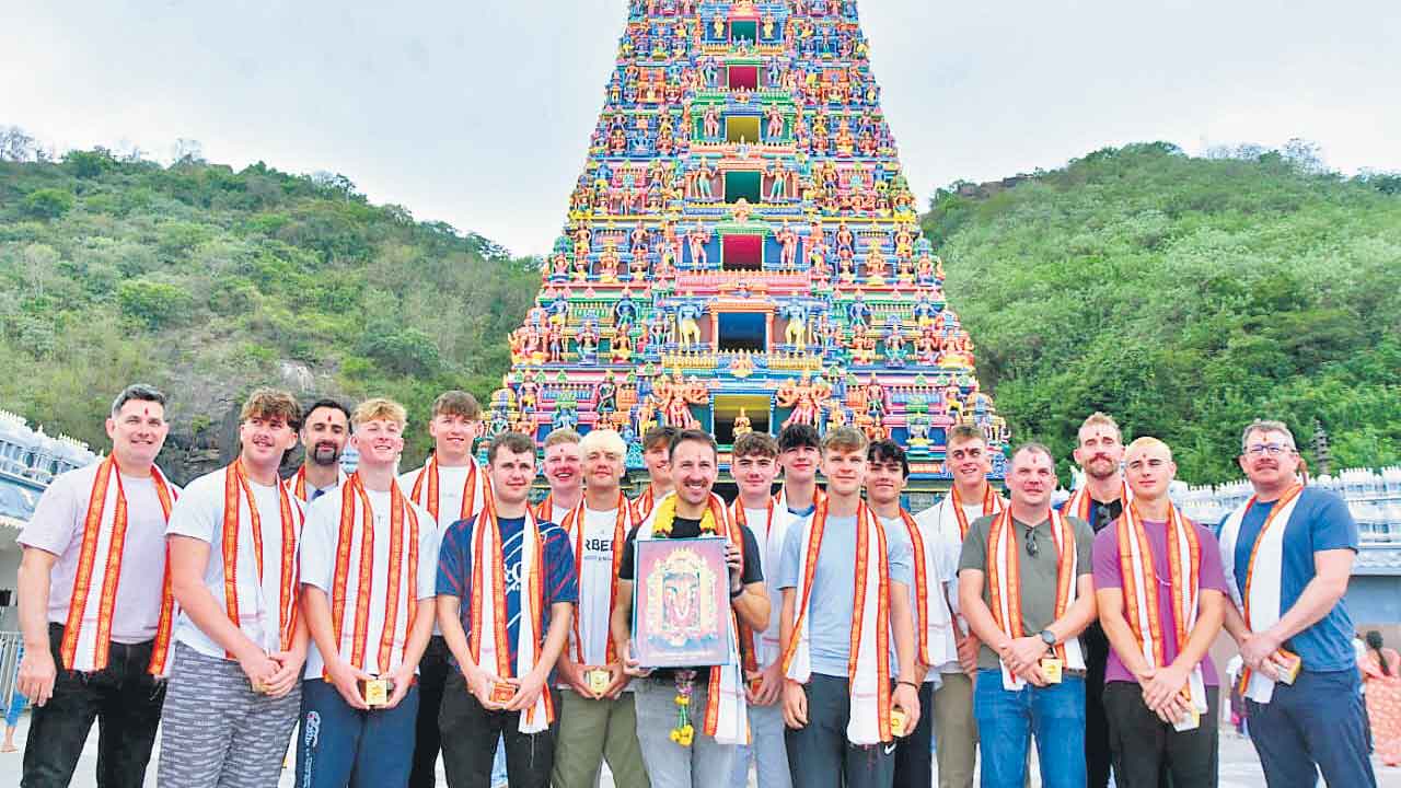 బెజవాడలో ఇంగ్లండ్‌ క్రికెట్‌ టీమ్‌