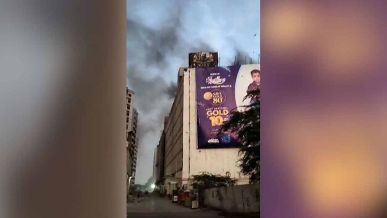 Karachi: క‌రాచీ షాపింగ్ మాల్‌లో అగ్నిప్ర‌మాదం.. 11 మంది మృతి