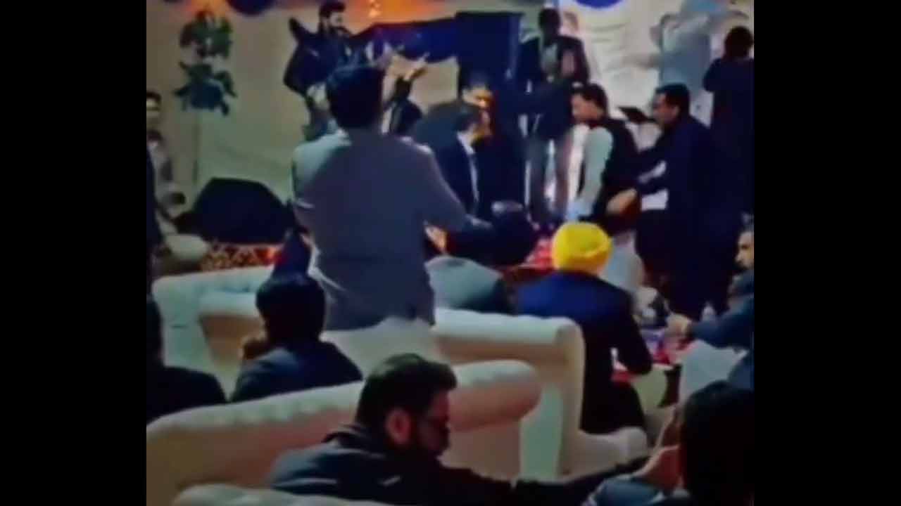 Kartarpur: క‌ర్తార్‌పూర్ గురుద్వారాలో డ్యాన్స్ పార్టీ.. వీడియో వైర‌ల్‌