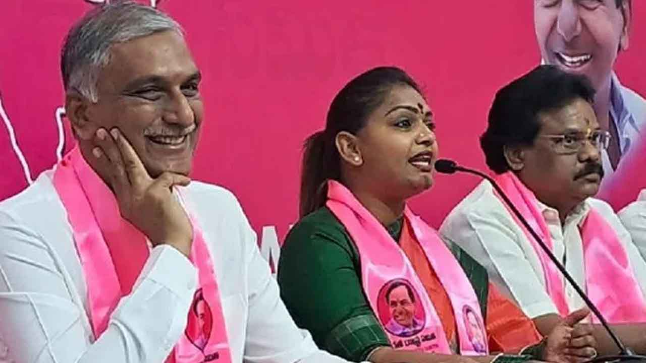 Kathi Kartika | మంత్రి హరీశ్‌ రావు సమక్షంలో బీఆర్‌ఎస్‌లో చేరిన కత్తి కార్తీక