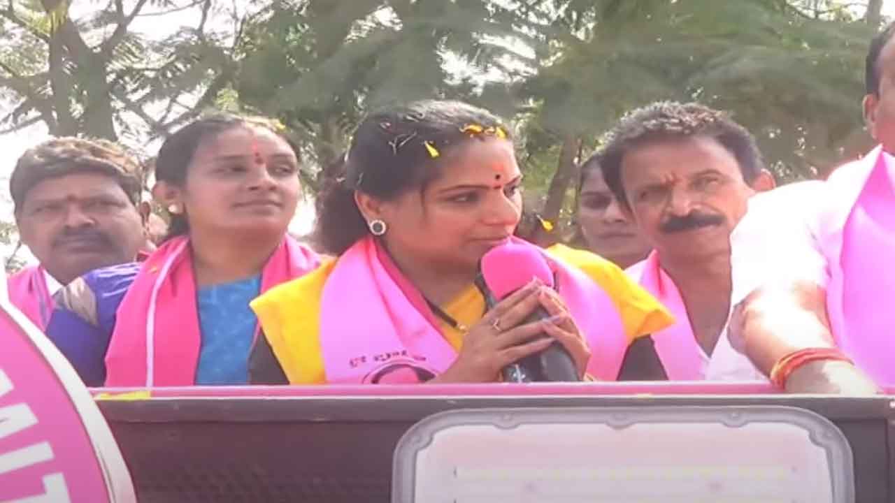 MLC Kavitha | బీఆర్ఎస్ పార్టీ వాళ్లు చేపల్లాంటి వాళ్లు.. కాంగ్రెస్, బీజేపీ వాళ్లు కప్పల వంటి వాళ్లు