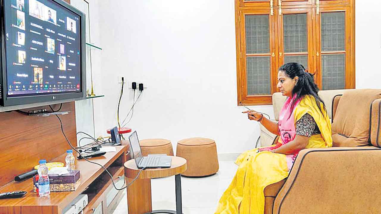 MLC Kavitha | ఆ ఘనత సీఎం కేసీఆర్‌దే..  బంజారా విద్యార్థులతో ఎమ్మెల్సీ కవిత