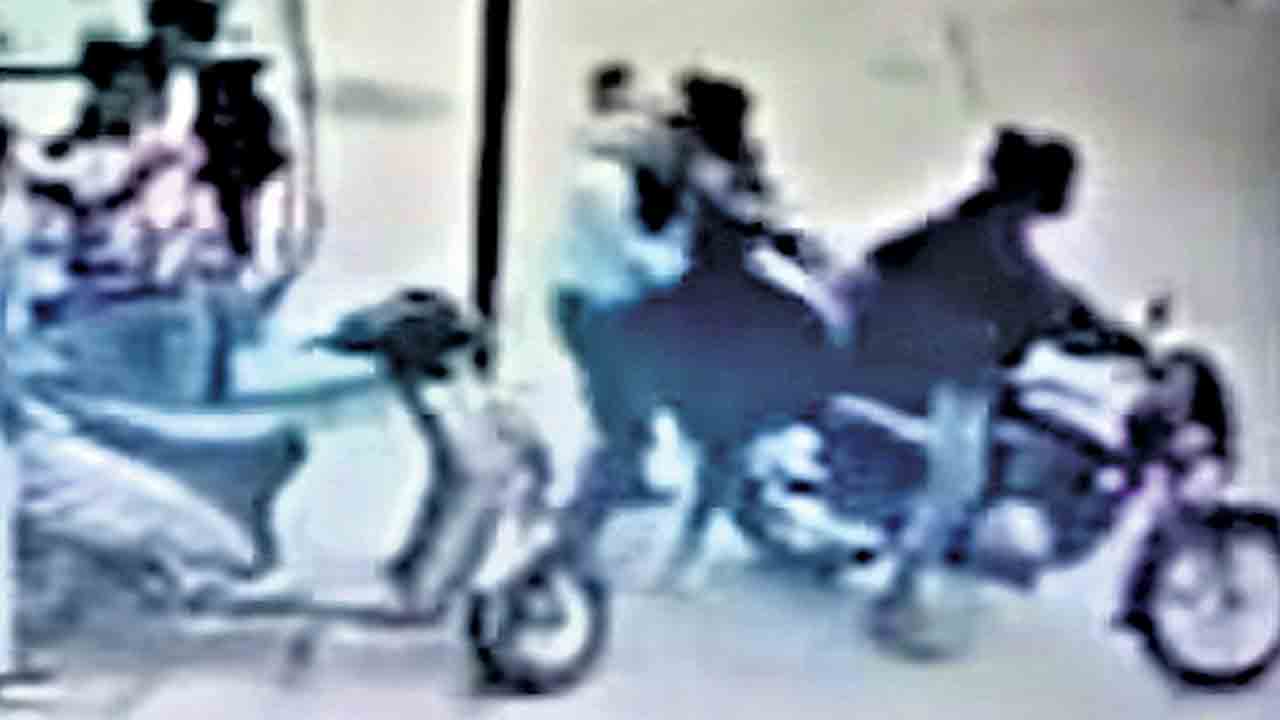 మధ్యప్రదేశ్‌లో పట్టపగలే యువతి కిడ్నాప్‌