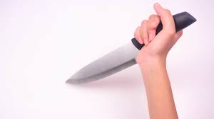 దారుణం : కార్యాల‌యంలోనే రెచ్చిపోయిన దుండ‌గులు..హెచ్‌పీసీల్ ఉద్యోగికి క‌త్తిపోట్లు