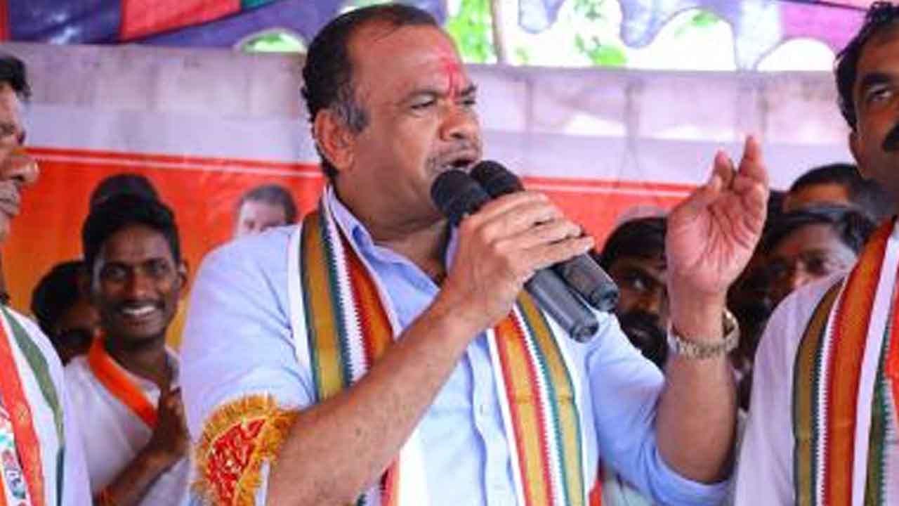 Komatireddy | పది రోజుల్లో మరో రెండు బరాజ్లు కూలిపోతాయి.. కాళేశ్వరం ప్రాజెక్టుపై కోమటిరెడ్డి ప్రచారం
