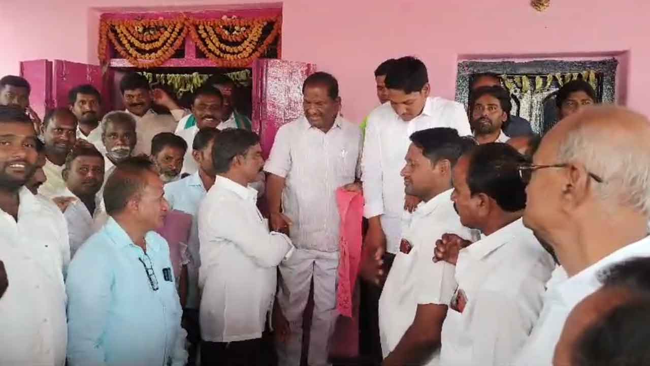 Minister Koppula | ధర్మపురిలో కాంగ్రెస్ పార్టీకి బిగ్ షాక్ ..మంత్రి కొప్పుల సమక్షంలో బీఆర్‌ఎస్‌లో భారీగా చేరికలు