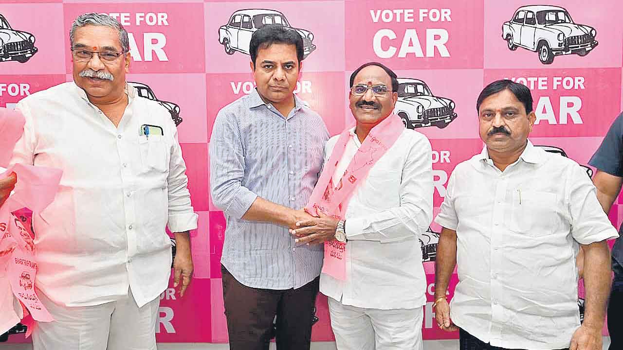 కేసీఆర్‌ను ఖతం చేసేందుకు కుట్ర