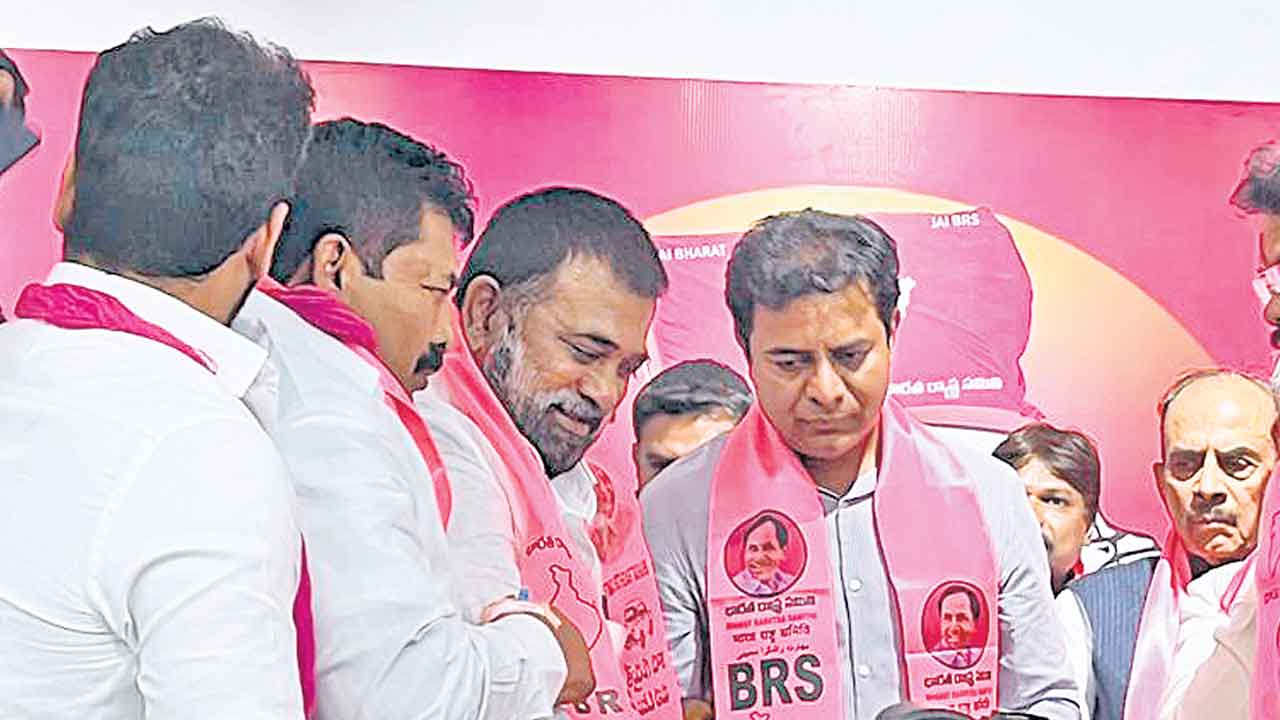 బీఆర్‌ఎస్‌లోకి సామాజికవేత్త ఎస్బీవీఆర్‌