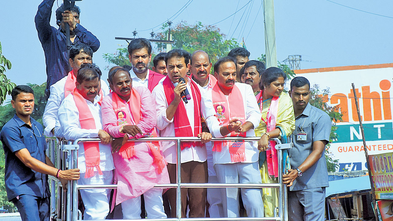 అభివృద్ధి, సంక్షేమ పధకాలే అస్త్రగా..