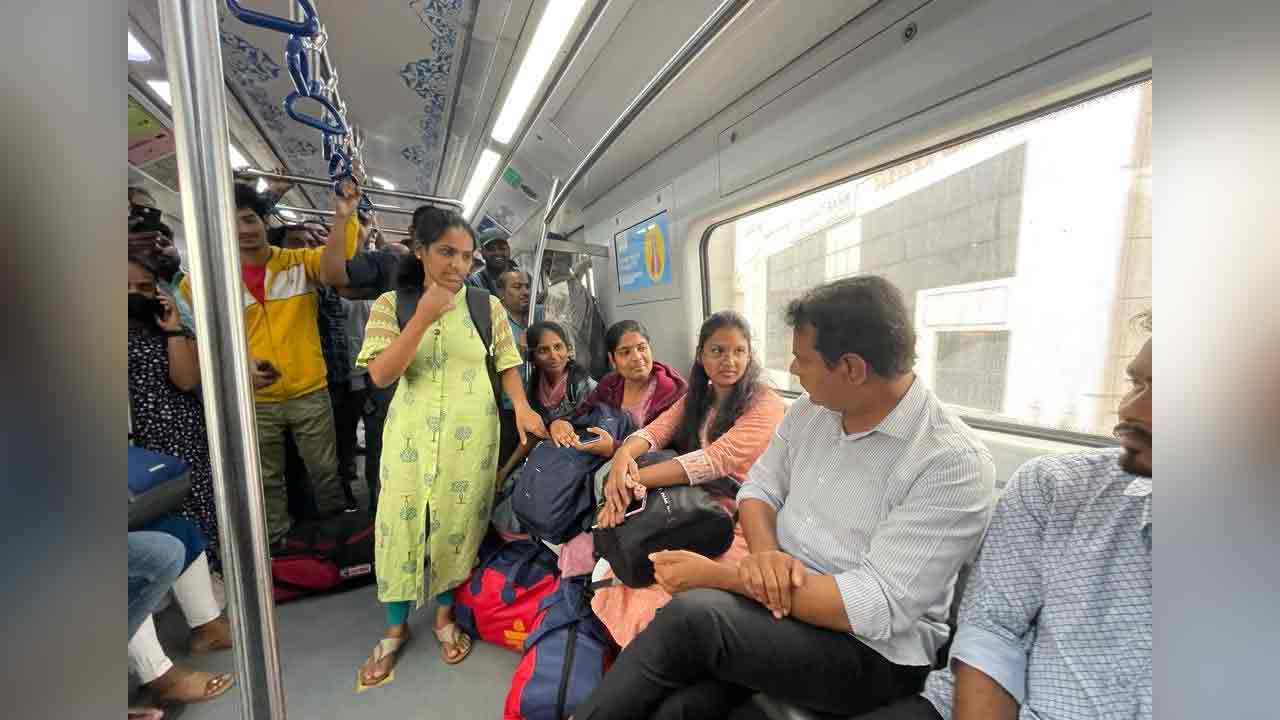 KTR | ఓ సాధార‌ణ ప్ర‌యాణికుడిలా మెట్రోలో కేటీఆర్.. ప్ర‌యాణికుల‌తో ముచ్చ‌ట‌