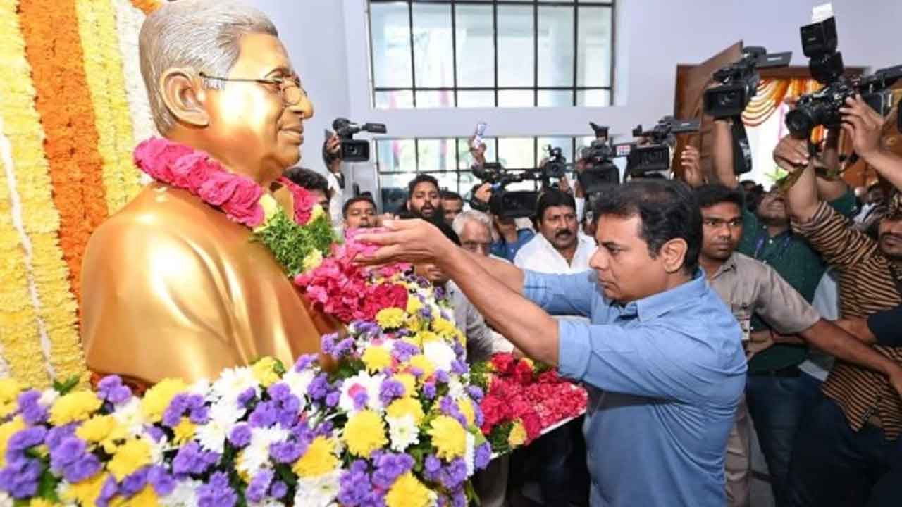 చరిత్రను మలుపుతిప్పిన దీక్ష