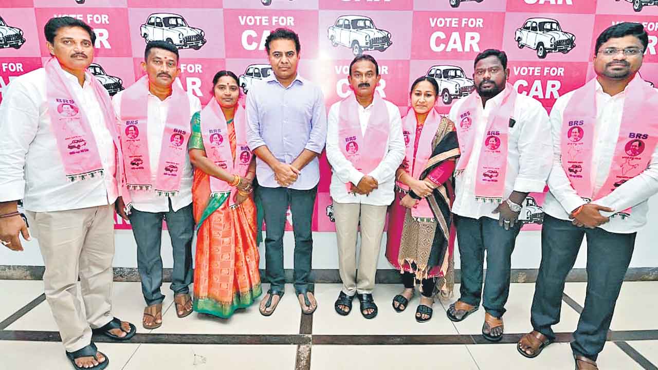 బీఆర్‌ఎస్‌లోకి ఐదుగురు సీపీఐ కౌన్సిలర్లు