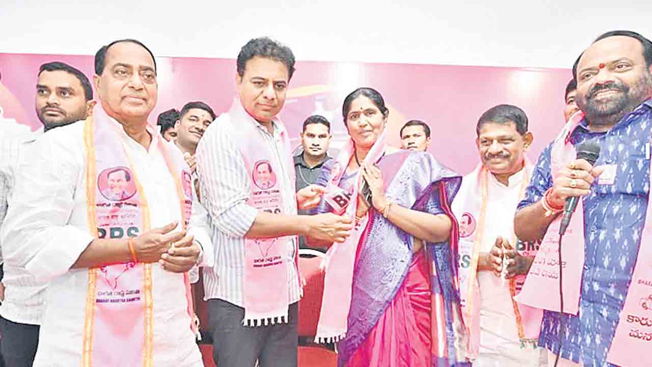 బీజేపీ ఫట్టు.. బీఆర్‌ఎస్‌ హిట్టు..