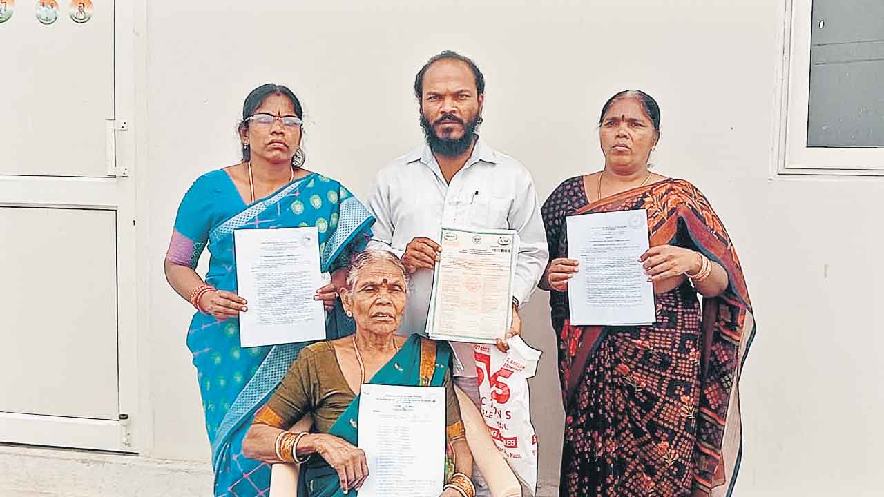 బీజేపీ అభ్యర్థి చలమల్లపై భూకబ్జా ఆరోపణలు