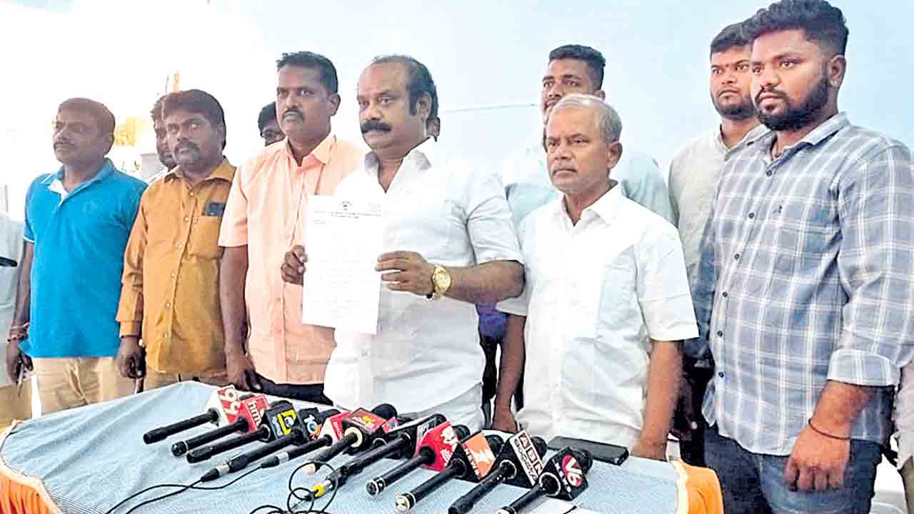 టీకాంగ్రెస్‌ను నడిపిస్తున్న ఏపీ నేతలు