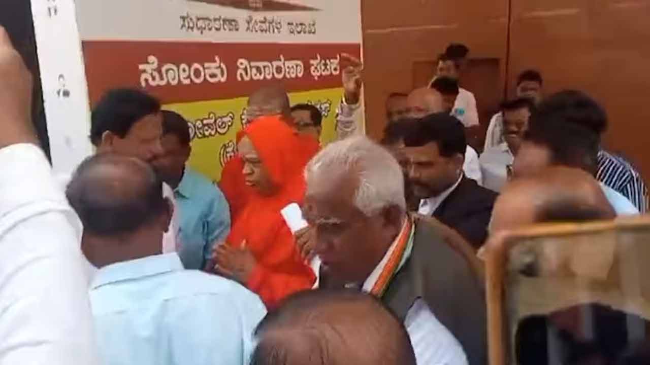 Lingayat Seer: 14 నెల‌ల త‌ర్వాత జైలు నుంచి రిలీజైన లింగాయ‌త్ శివ‌మూర్తి