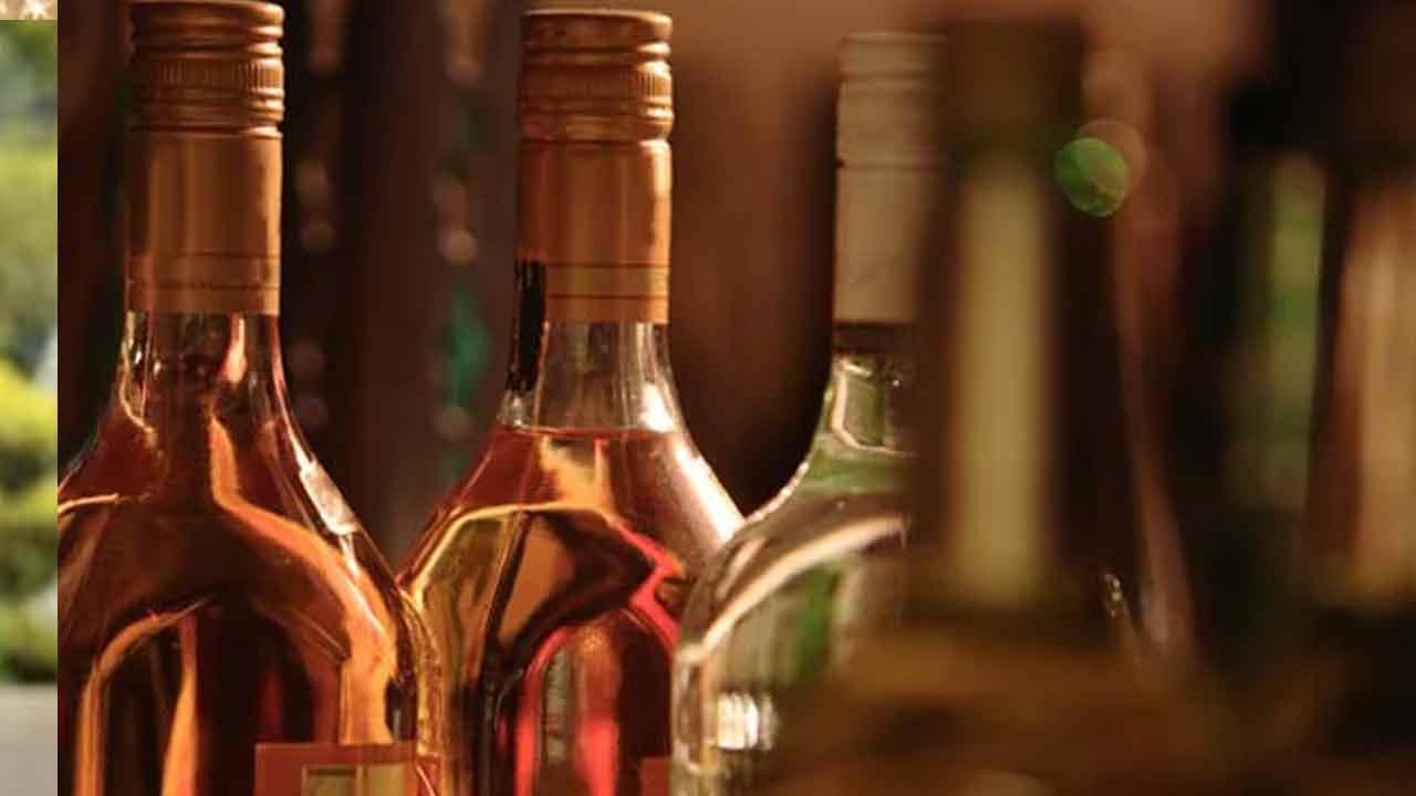 Haryana: హ‌ర్యానాలో క‌ల్తీ మ‌ద్యం తాగి 19 మంది మృతి