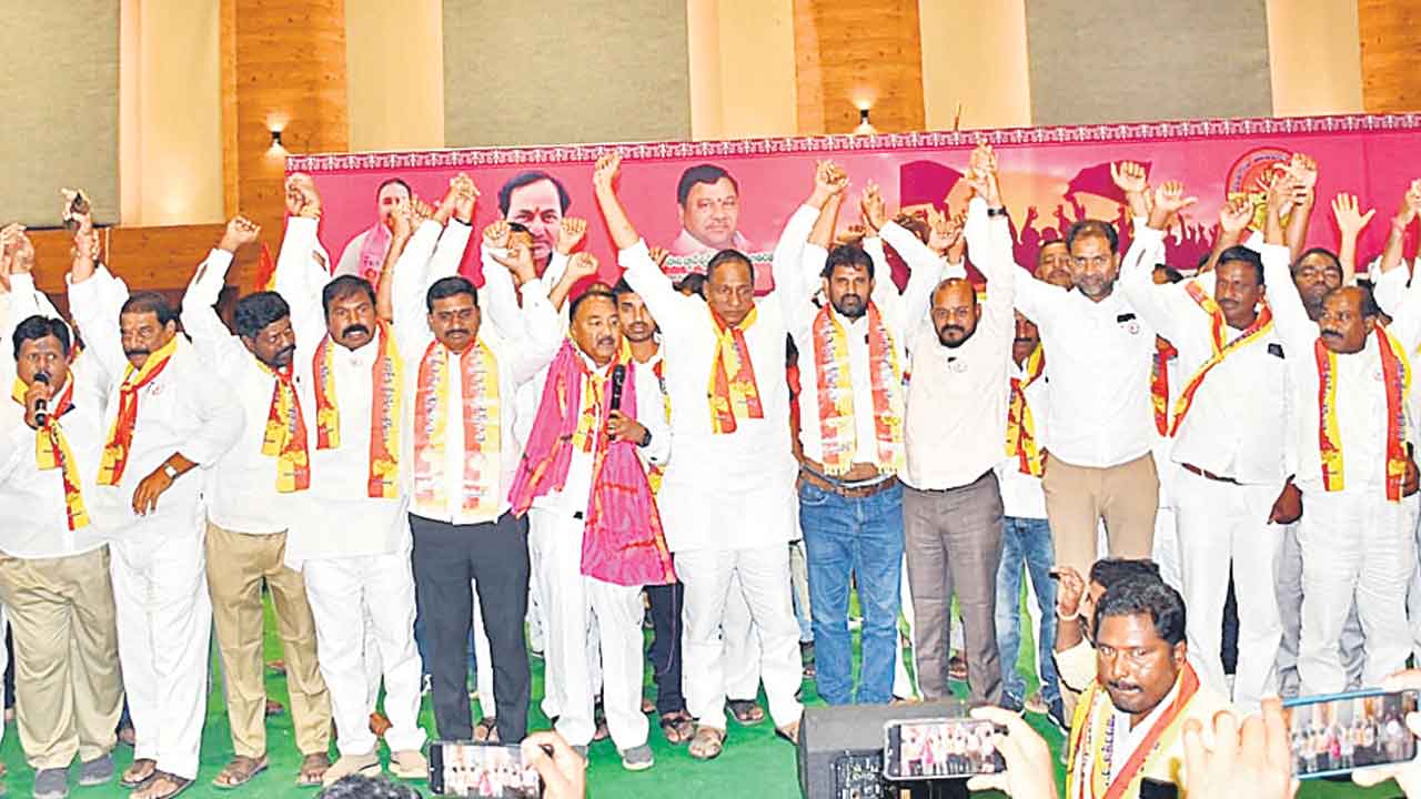 కాంగ్రెస్‌ అంటే కరువు.. బీఆర్‌ఎస్‌ అంటే భరోసా