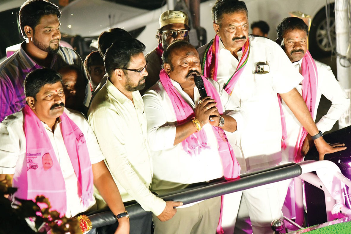 యాభై ఏండ్ల దరిద్రం కావాలా? అభివృద్ధి కొనసాగాలా?