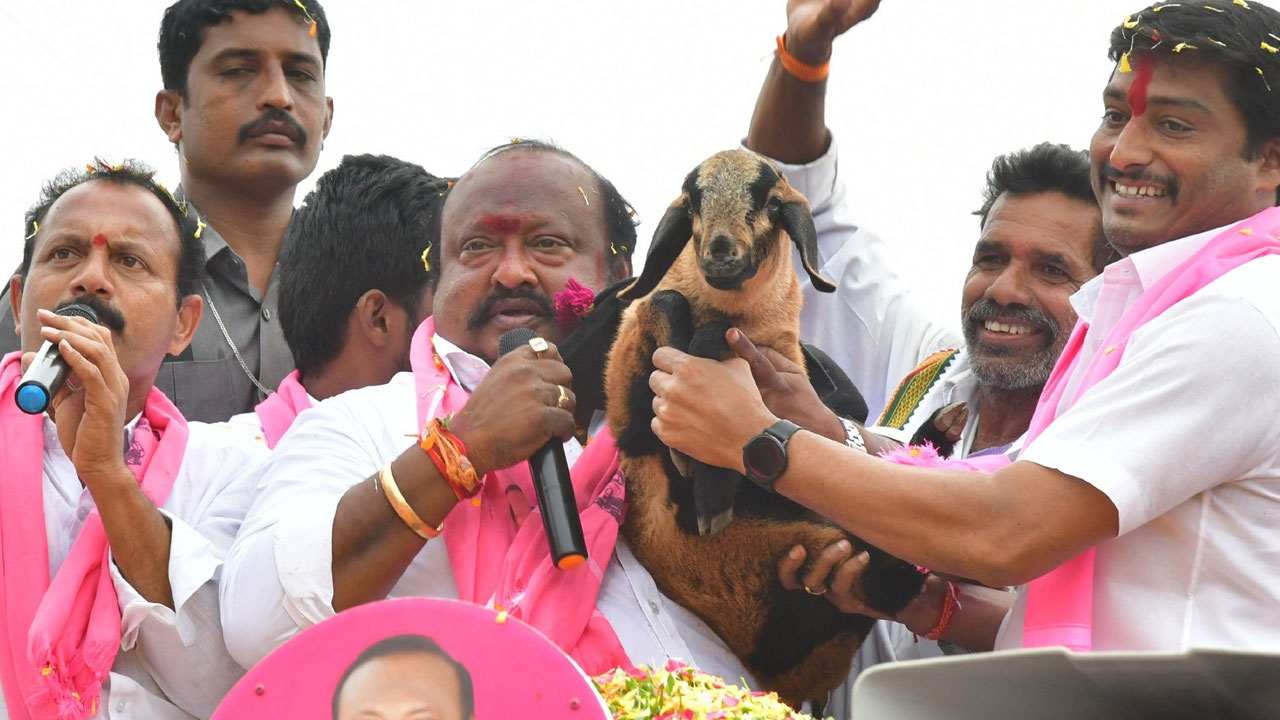 కరెంటు వెలుగులా..కాంగ్రెస్‌ చీకట్లా?