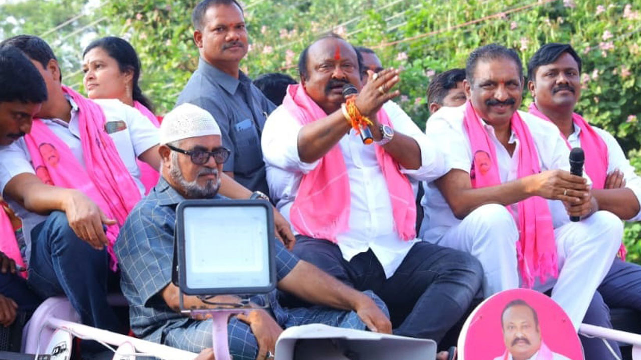 తెలంగాణ రక్షకుడు కేసీఆర్‌