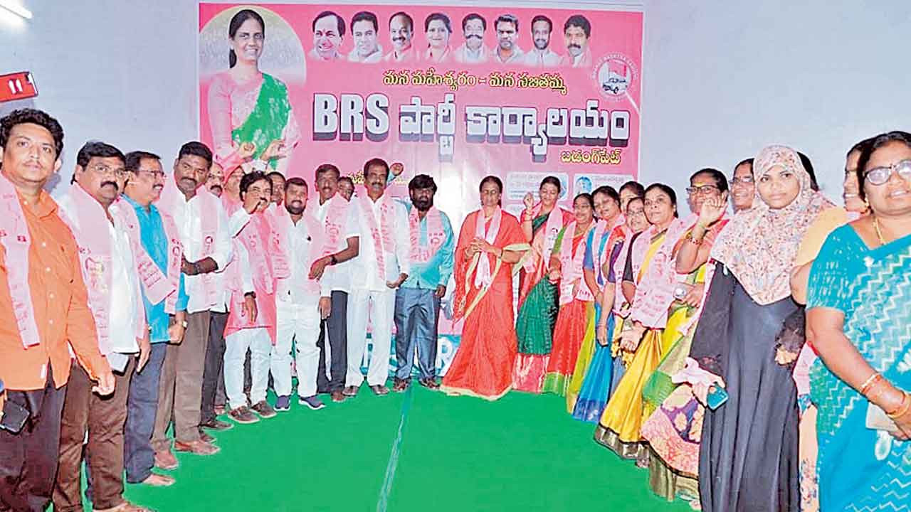 మీ ఆడబిడ్డగా ఆశీర్వదించండి