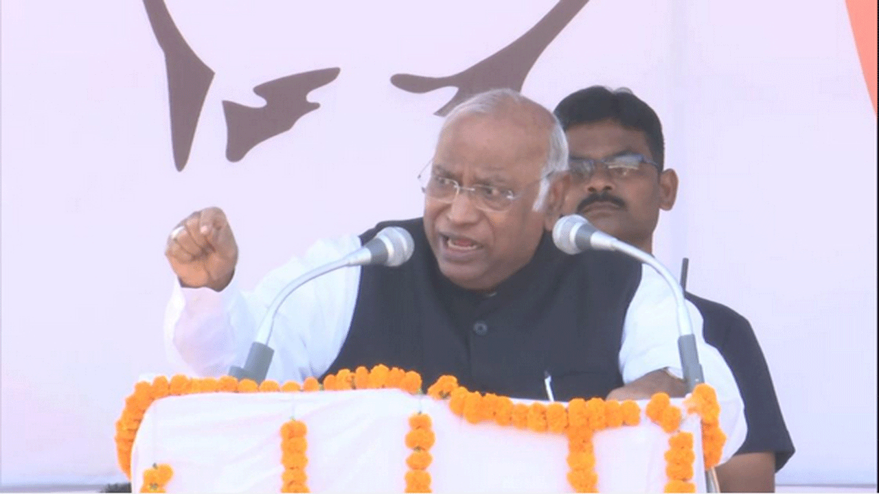 Chhattisgarh Polls | కులం, మ‌తం పేరిట బీజేపీ న‌య‌వంచ‌న : ఖ‌ర్గే