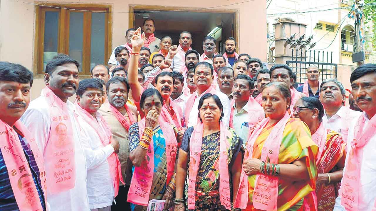 జైలుకు వెళ్లొచ్చిన వ్యక్తికి టికెట్‌ ఎలా ఇస్తారు?