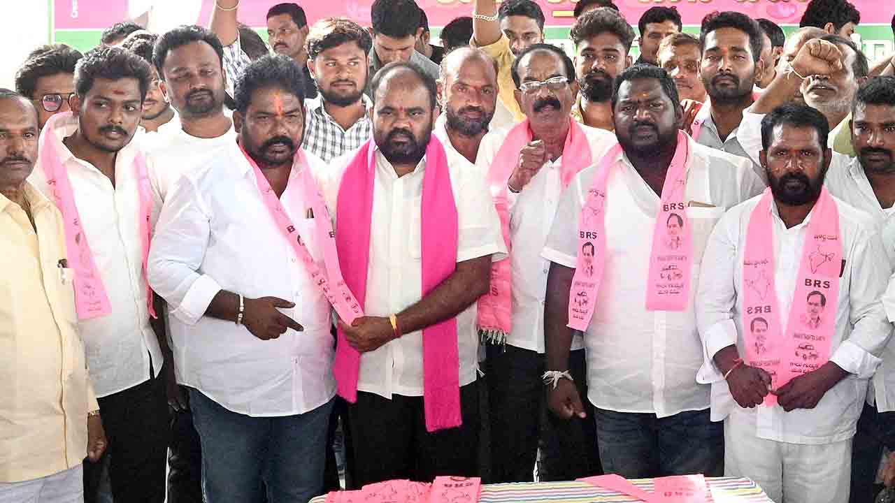 బీఆర్‌ఎస్‌కు అండగా నిలువాలి