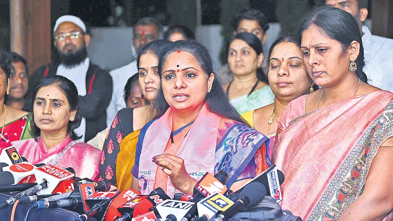 బీజేపీ బీసీ సీఎం నినాదం హాస్యాస్పదం