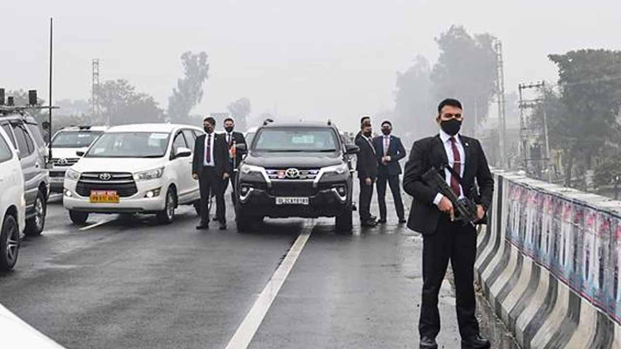 PM Modi: మోదీ కాన్వాయ్‌ను అడ్డుకున్న కేసులో ఎస్పీపై వేటు