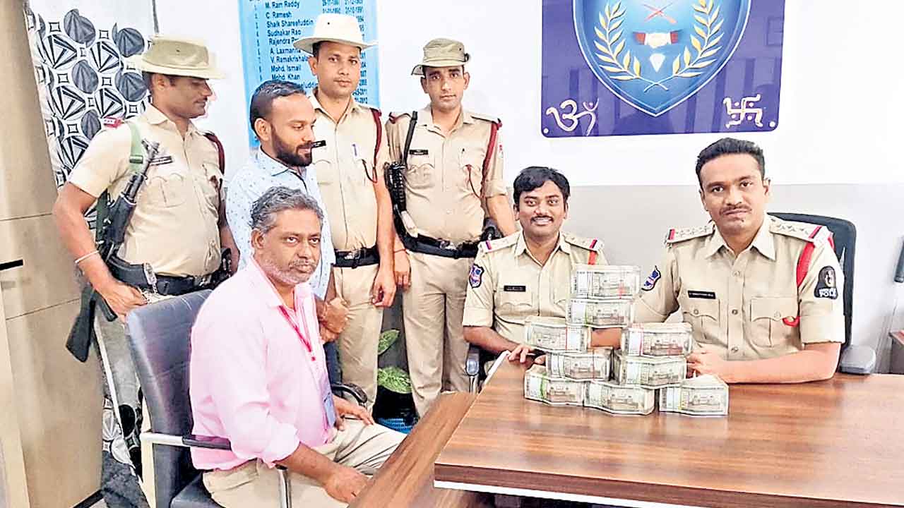 జిల్లాలో రూ.17.64 కోట్ల నగదు