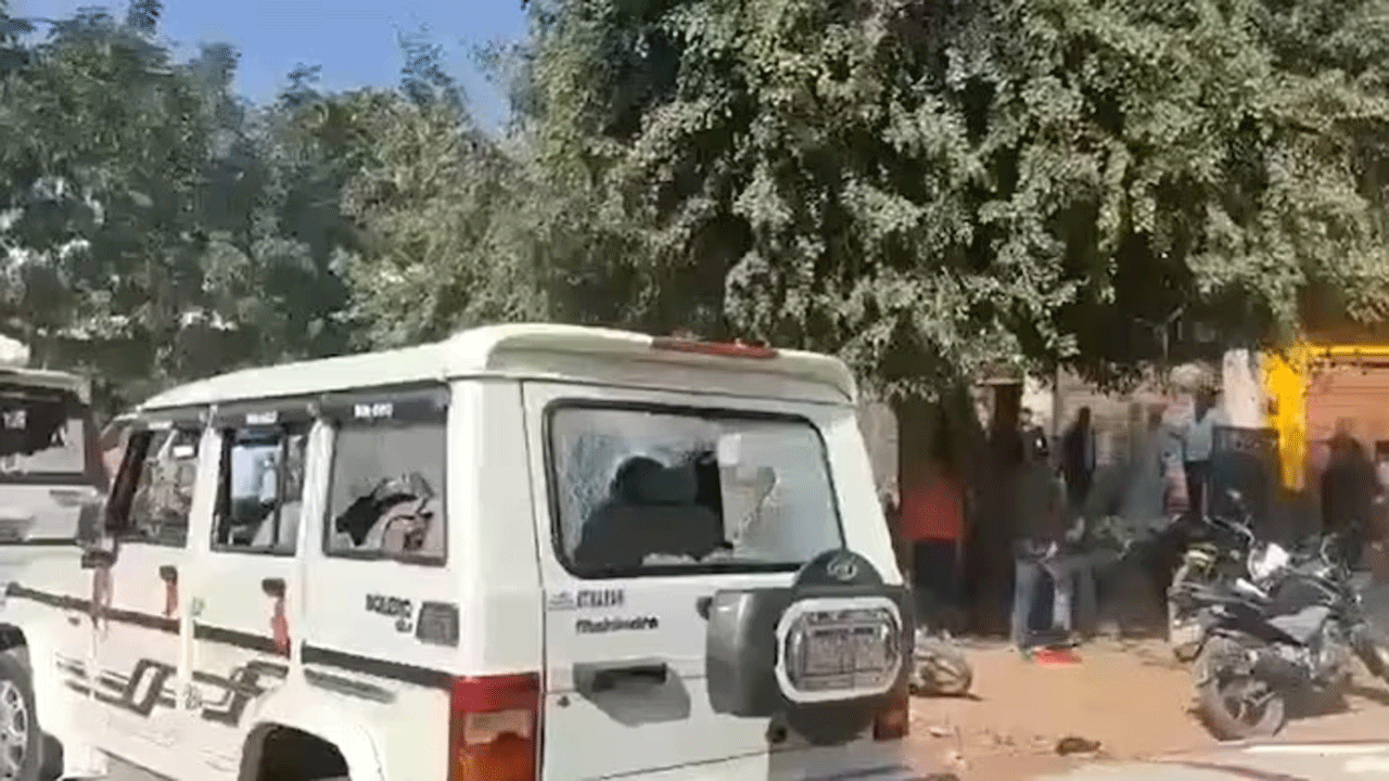  Madhya Pradesh Polls | బీజేపీ నేత‌ల వాహ‌నాలు ధ్వంసం