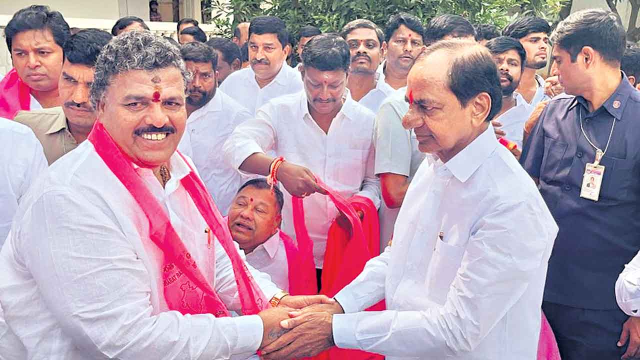 బీఆర్‌ఎస్‌లో చేరిన ముప్పిడి