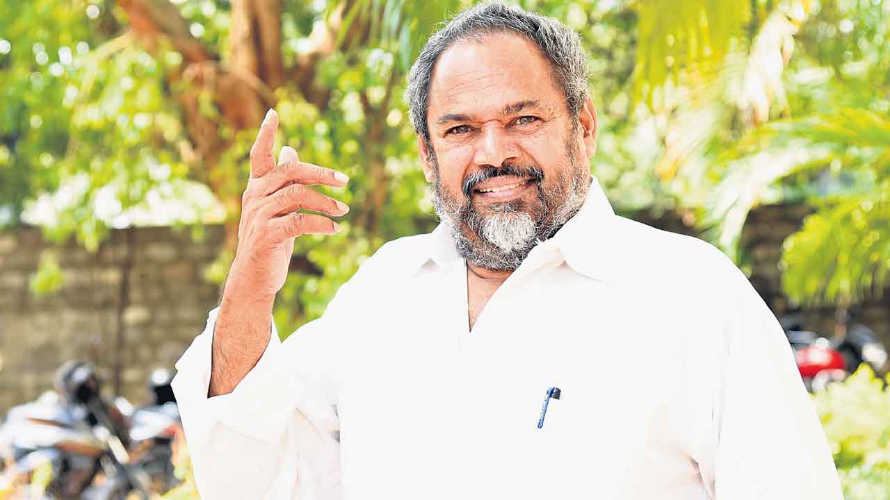 R Narayana Murthy |  కేసీఆర్‌ డిక్టేటర్‌లా కనిపిస్తాడు కానీ.. భోళా శంకరుడు.. ఆర్‌. నారాయణమూర్తి ఇంట్రెస్టింగ్‌ కామెంట్స్‌