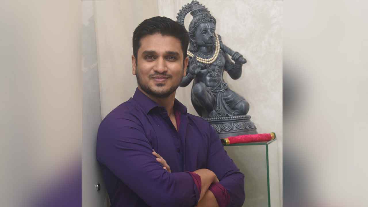 Hero Nikhil | రెండు చేతులతో కత్తి తిప్పుతున్న హీరో నిఖిల్‌.. సవ్వసాచిగా నిలిచాడంటున్న అభిమానులు