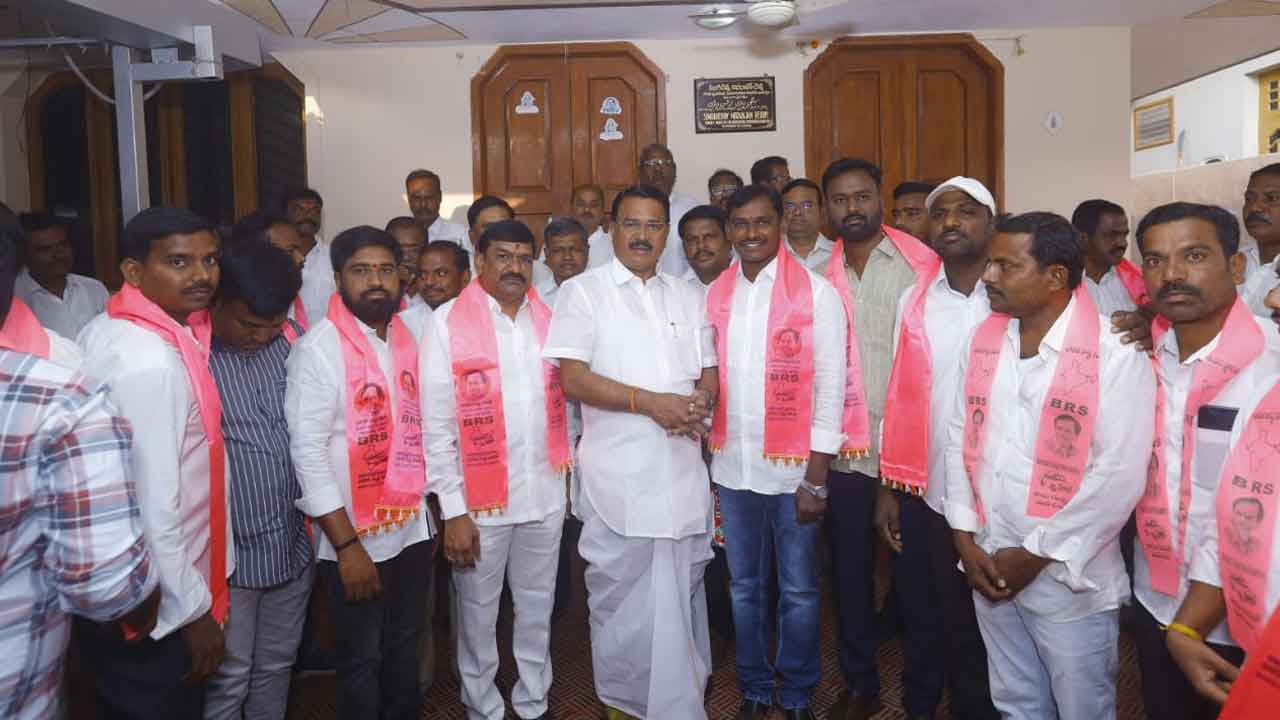 Minister Niranjan Reddy | మంత్రి నిరంజన్ రెడ్డి సమక్షంలో బీఆర్‌ఎస్‌లో చేరిన కాంగ్రెస్‌ నాయకులు