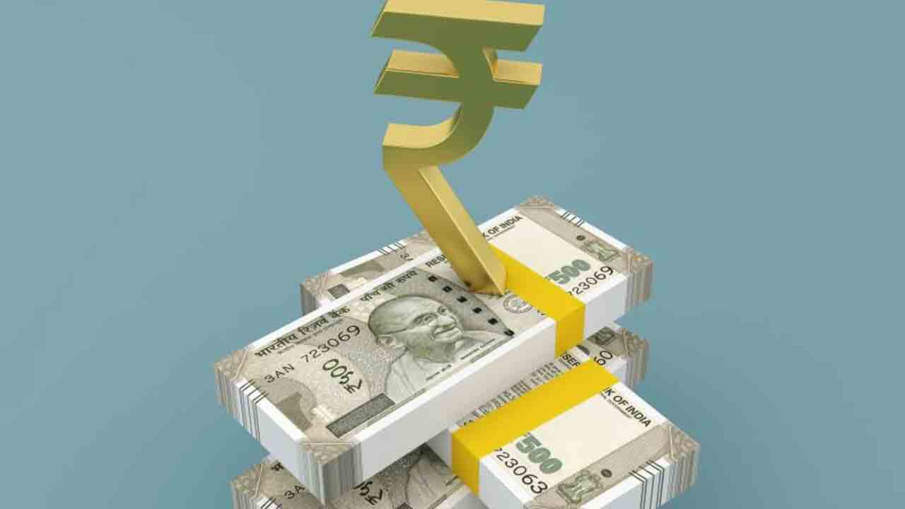 రికార్డు కనిష్ఠానికి రూపాయి