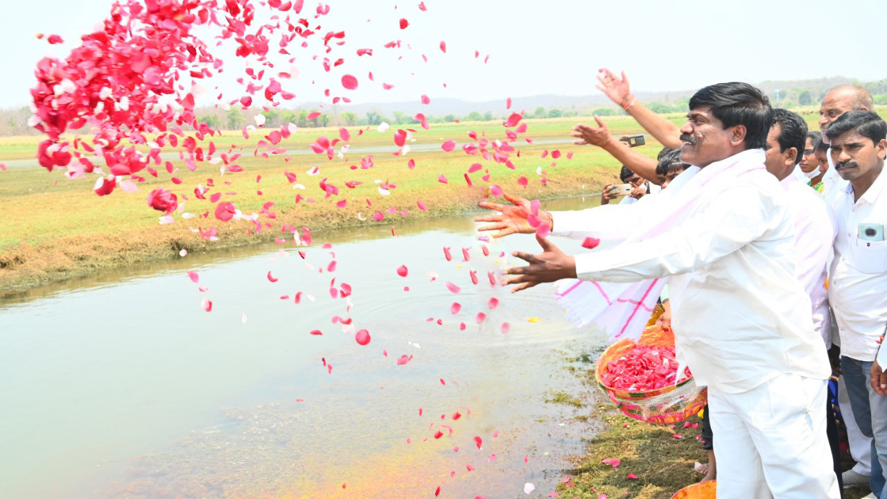 Narsampet | ప్రగతి పూదోట నర్సంపేట.. పెద్ది గెలుపుతో నియోజకవర్గంలో ప్రగతి పరుగులు