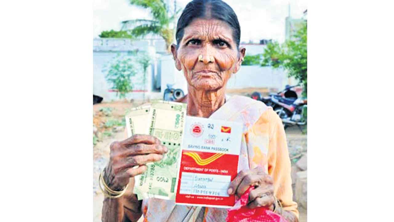 గుండె గుండెలో గులాబీ జెండా