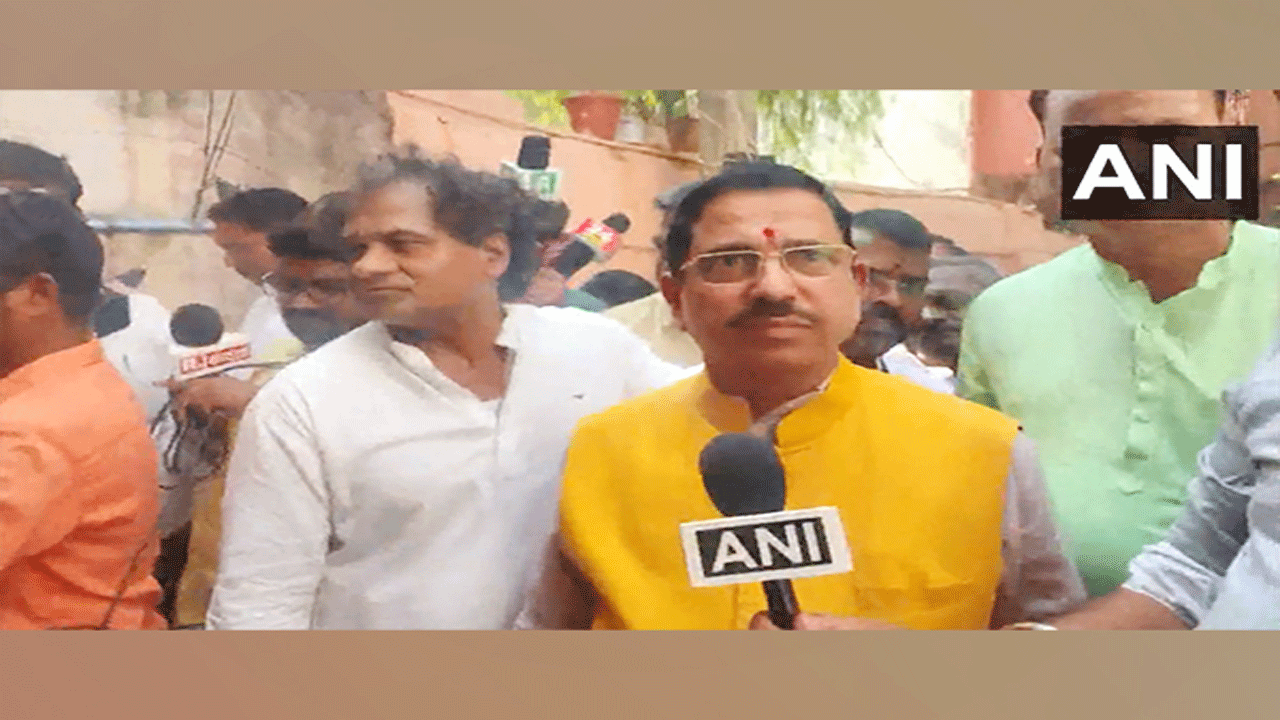 Rahul Gandhi | చ‌వ‌క‌బారు వ్యాఖ్య‌లు చేస్తున్న రాహుల్ గాంధీ : ప్రహ్లాద్ జోషీ