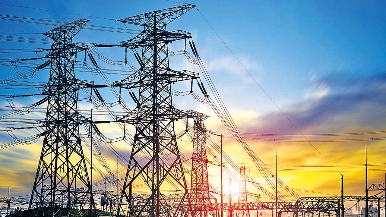 Electricity Consumption | తుఫాను ప్రభావం.. రాష్ట్రంలో తగ్గిన విద్యుత్తు డిమాండ్‌