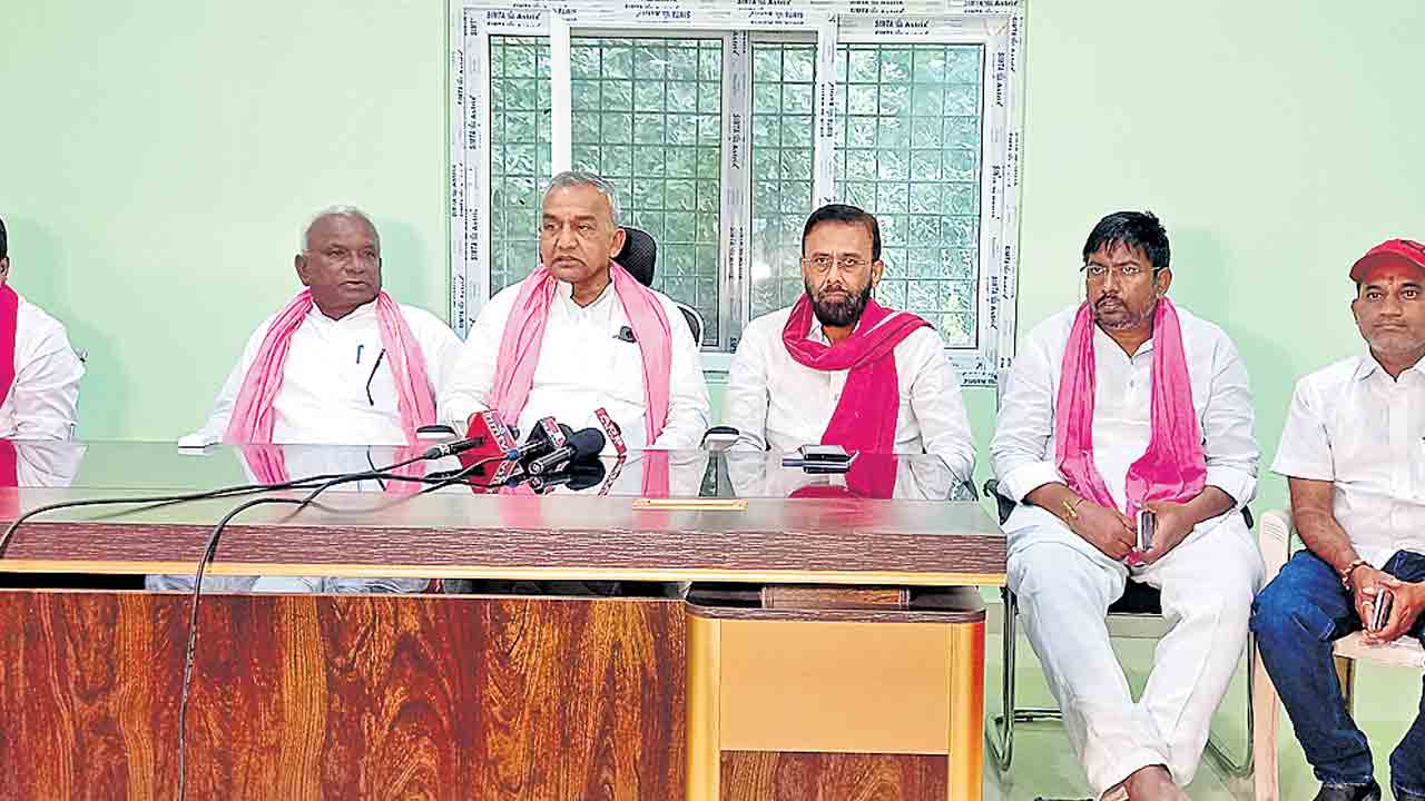 తెలంగాణలో మళ్లీ ఎగిరేది గులాబీ జెండానే