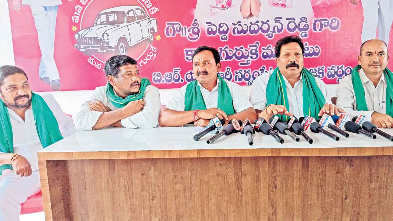 బీఆర్‌ఎస్‌కు లంబాడాల మద్దతు